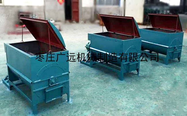 臥式飼料攪拌機(jī)實拍